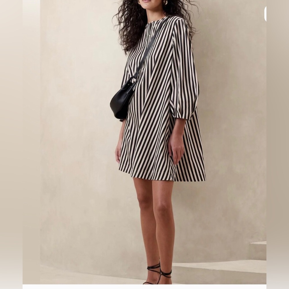 Banana Republic Black & White Vertical Stripe Long Sleeve Dress